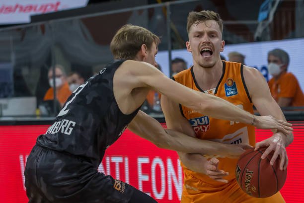 而且在比赛 而且在比赛