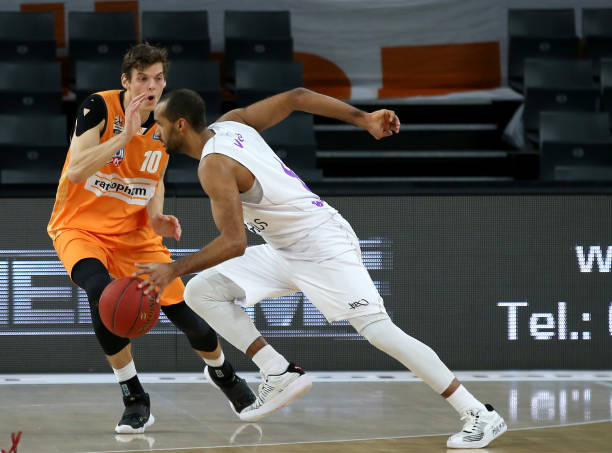 一方面是因 一方面是因